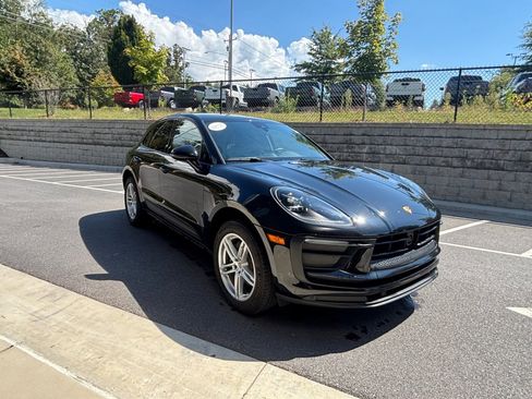 Certified 2024 Porsche Macan image 7
