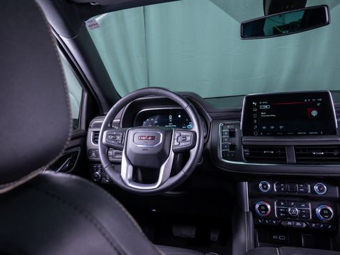 Used 2022 GMC Yukon XL SLT w/ SLT Premium Package AWD/4WD image 15