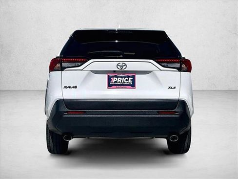 Used 2020 Toyota RAV4 XLE image 4