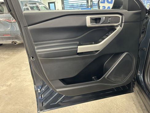 Used 2022 Ford Explorer XLT w/ Equipment Group 202A image 11