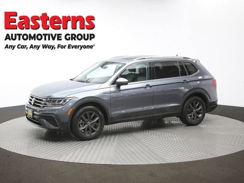 Used 2022 Volkswagen Tiguan SE w/ Panoramic Sunroof Package image 58