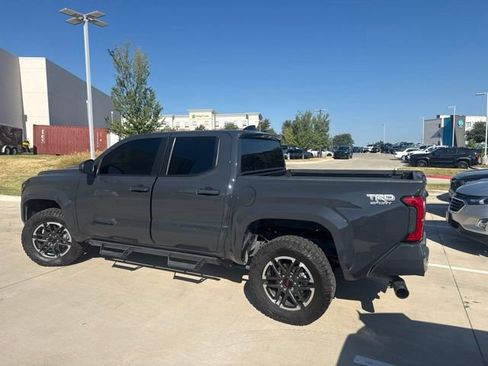 Used 2025 Toyota Tacoma TRD Sport AWD/4WD image 5