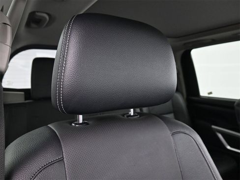 Used 2020 Nissan Titan SL w/ Moonroof Package image 17