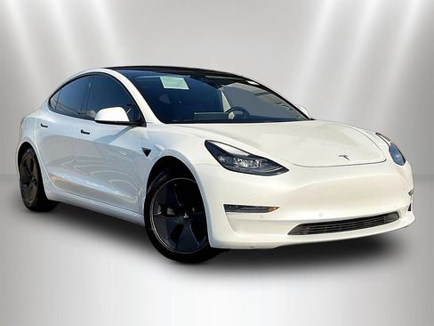 Used 2021 Tesla Model 3 Standard Range Plus RWD image 3