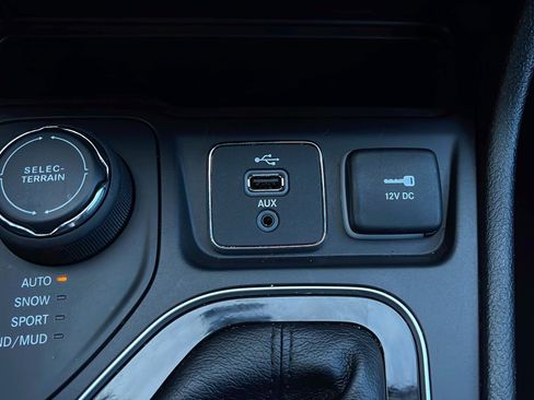 Used 2019 Jeep Cherokee Limited image 33