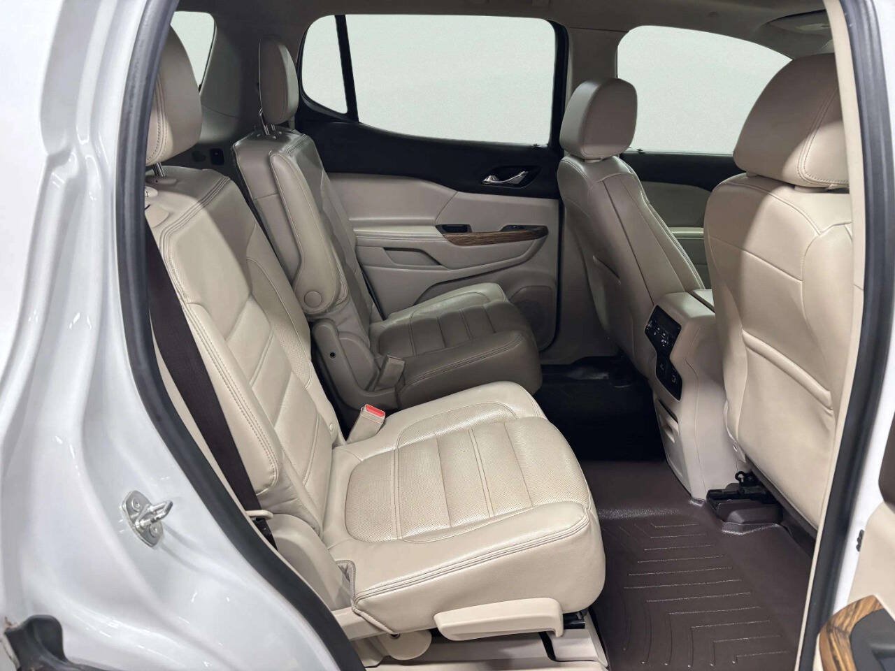 Used 2017 GMC Acadia Denali w/ Technology Package AWD/4WD image 22