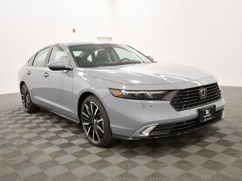 New 2025 Honda Accord Touring image 9