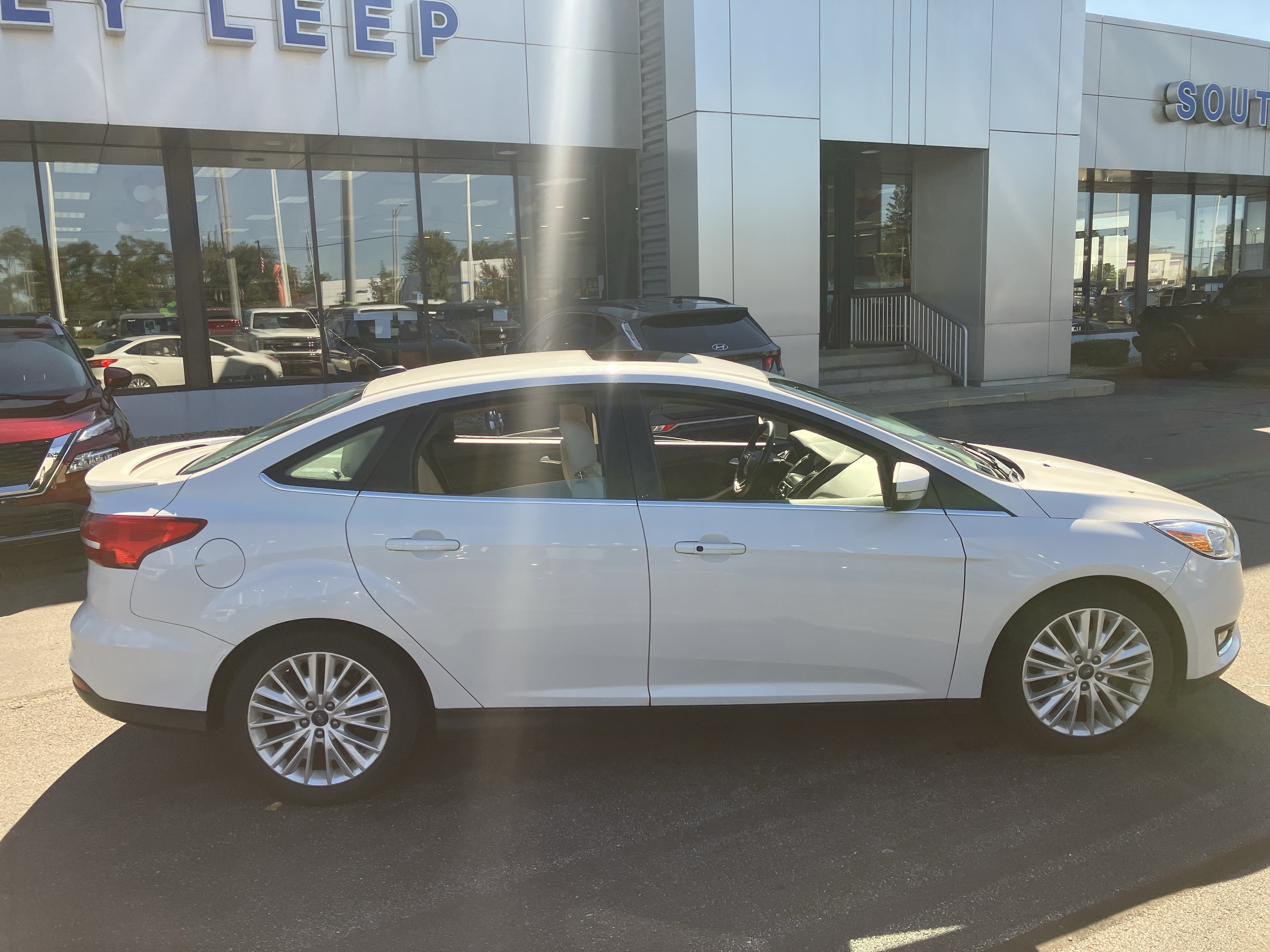 Used 2018 Ford Focus Titanium FWD image 12