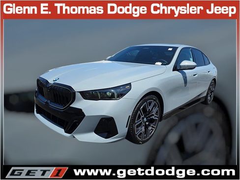 Used 2025 BMW 530i w/ M Sport Package RWD image 3