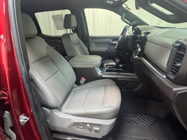 Used 2025 Chevrolet Silverado 1500 LTZ AWD/4WD image 39