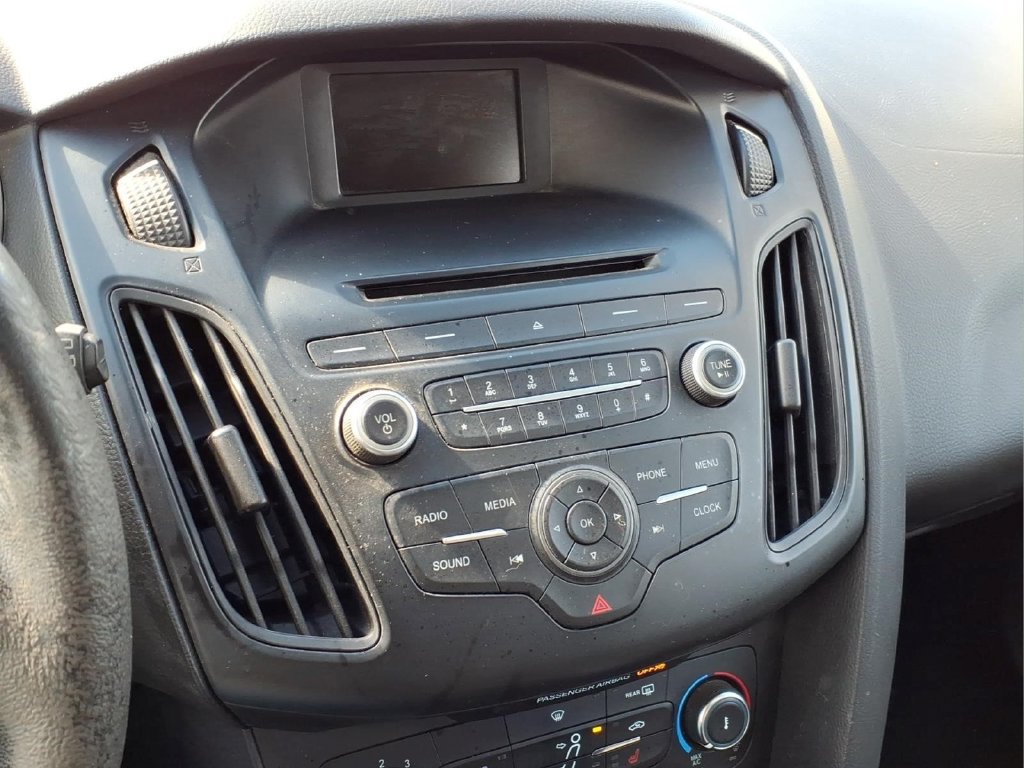 Used 2015 Ford Focus SE w/ SE Sport Package FWD image 22