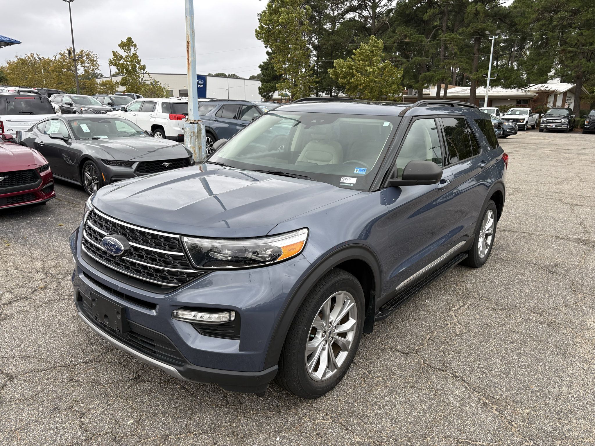 Used 2021 Ford Explorer XLT w/ Equipment Group 202A AWD/4WD image 1