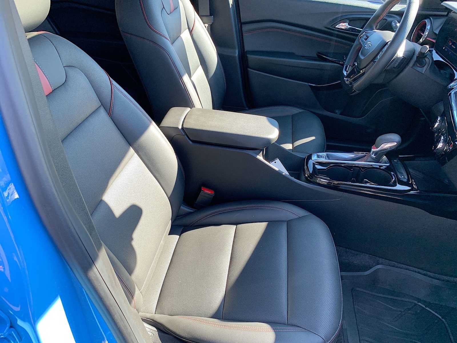 Certified 2024 Chevrolet Trax RS w/ Sunroof Package FWD image 26