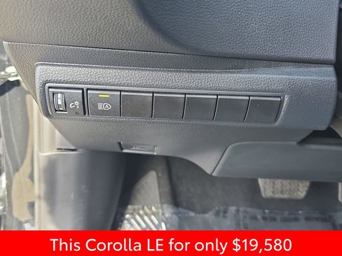 Used 2025 Toyota Corolla LE image 31