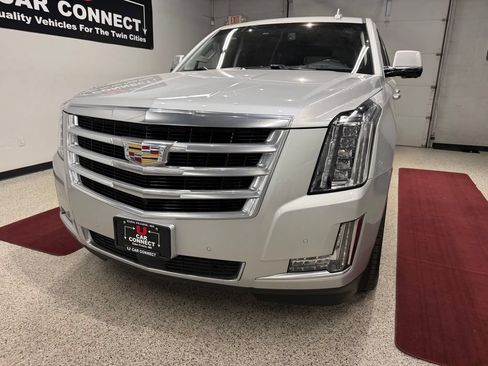 Used 2016 Cadillac Escalade Premium AWD/4WD image 6