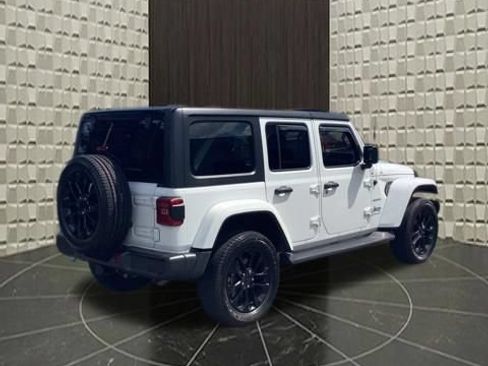 Used 2023 Jeep Wrangler Unlimited Sahara w/ Cold Weather Group AWD/4WD image 6