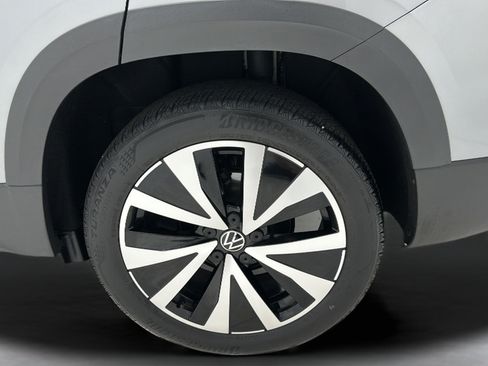 Used 2023 Volkswagen Taos SE FWD image 8