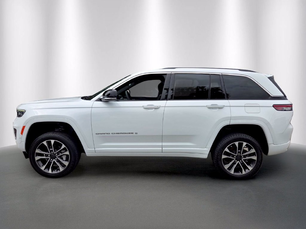 Used 2023 Jeep Grand Cherokee Overland AWD/4WD image 4