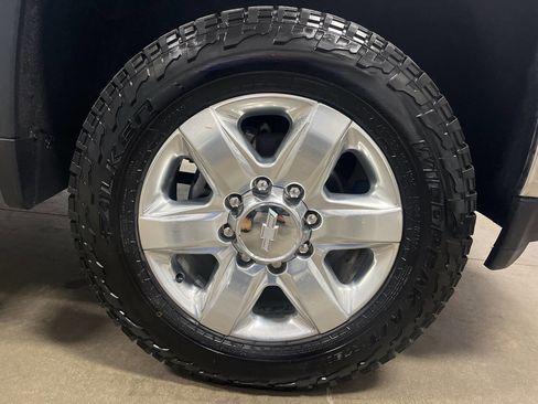Used 2020 Chevrolet Silverado 2500 LTZ w/ LTZ Premium Package AWD/4WD image 8