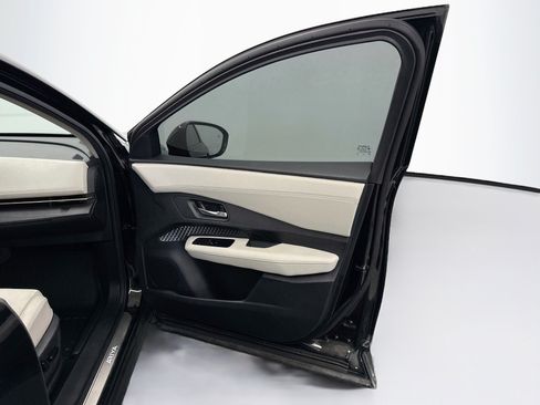 Used 2023 Nissan Ariya FWD image 34