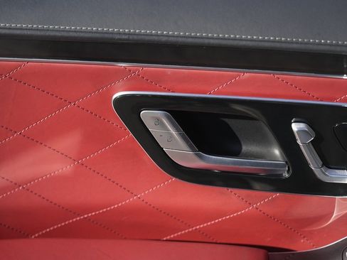 Used 2022 Mercedes-Benz S 580 4MATIC Sedan w/ AMG Line Package image 25