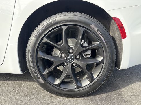 Certified 2025 Chrysler Pacifica Limited FWD image 14