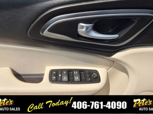 Used 2016 Chrysler 200 Limited image 17