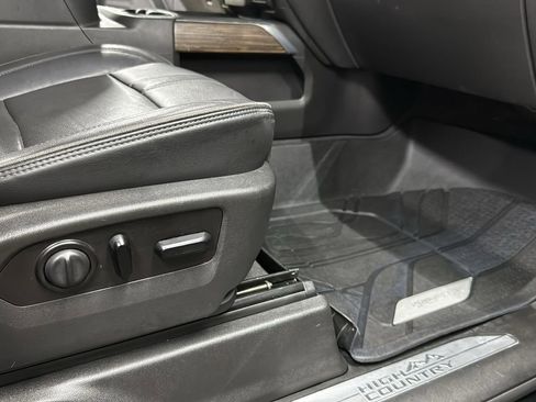 Used 2021 Chevrolet Silverado 1500 High Country w/ Technology Package image 25