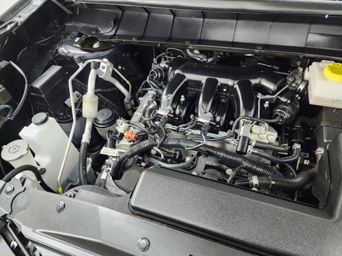 Used 2025 Nissan Pathfinder SV image 18