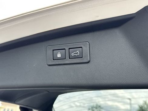 Used 2023 Subaru Outback Touring XT AWD/4WD image 22