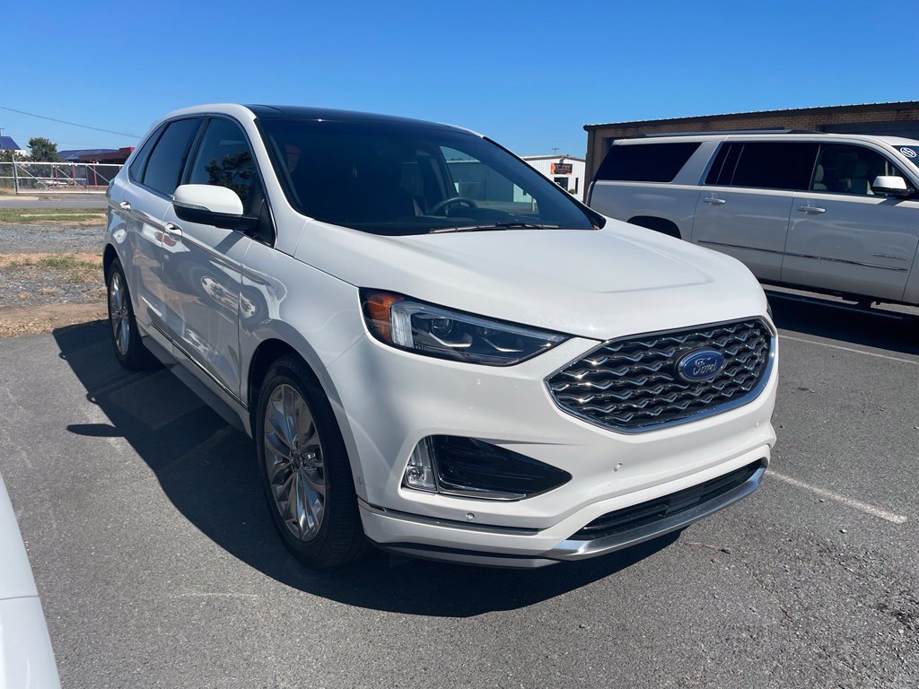 Used 2020 Ford Edge Titanium w/ Equipment Group 301A FWD image 2