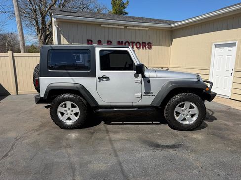 Used 2010 Jeep Wrangler Sport image 2