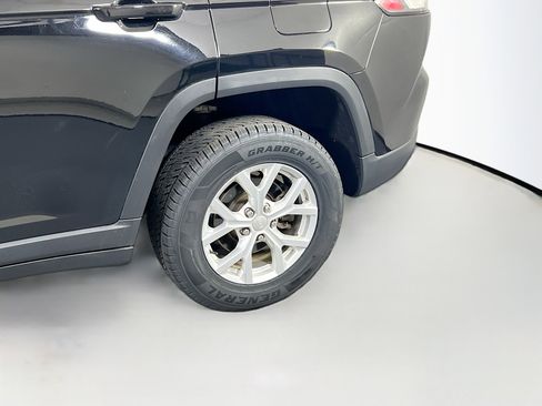 Used 2023 Jeep Grand Cherokee Limited image 28