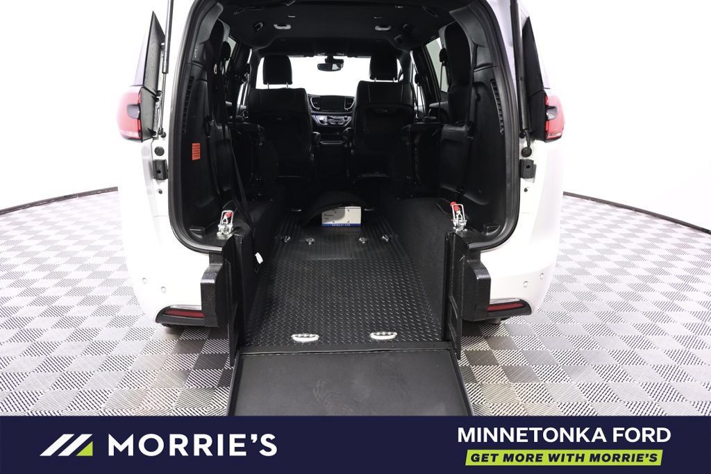 Used 2026 Chrysler Pacifica Select FWD image 22