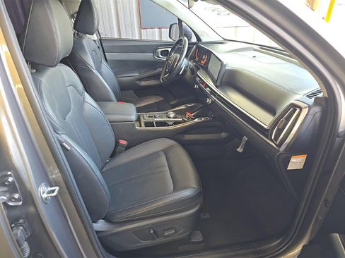 Used 2025 Kia Sorento EX AWD/4WD image 7