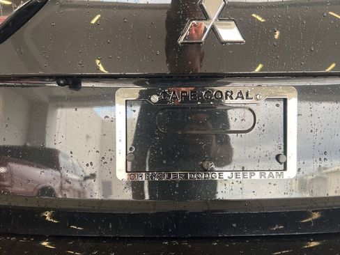 Used 2025 Mitsubishi Outlander SE image 29