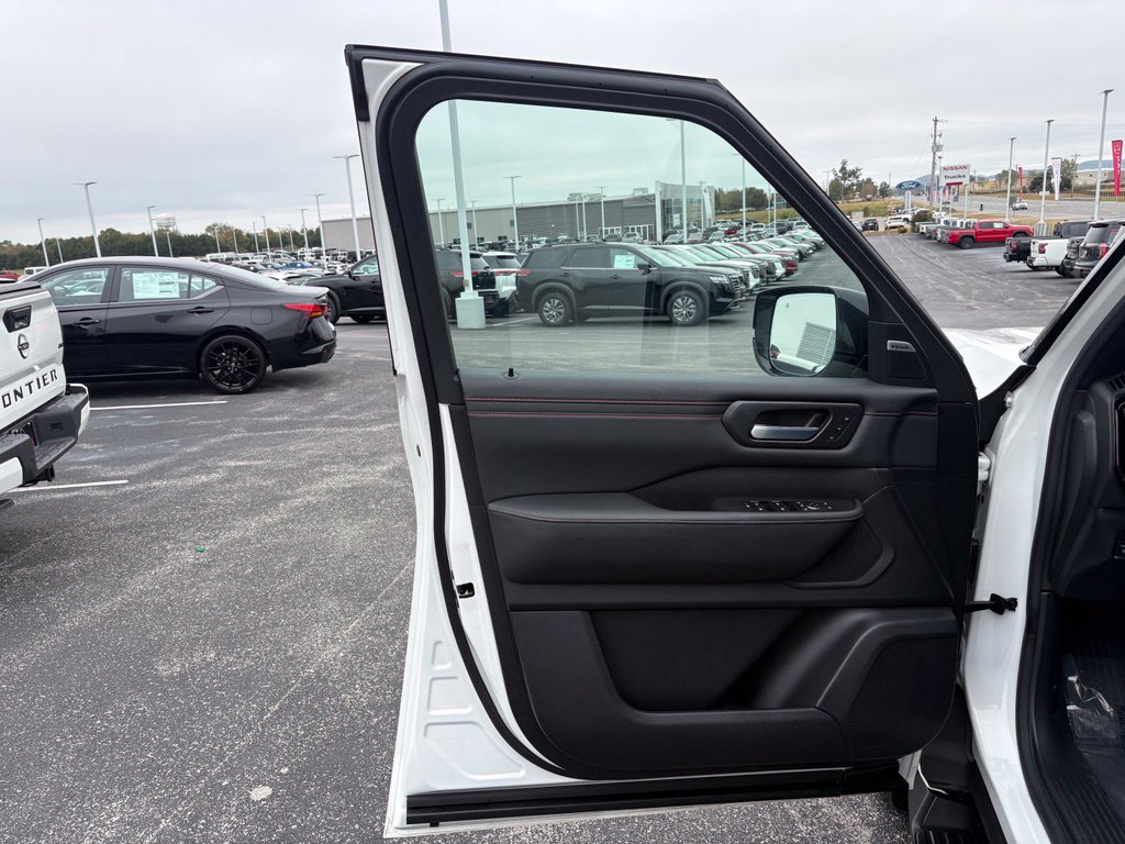 Used 2025 Nissan Armada PRO-4X AWD/4WD image 34