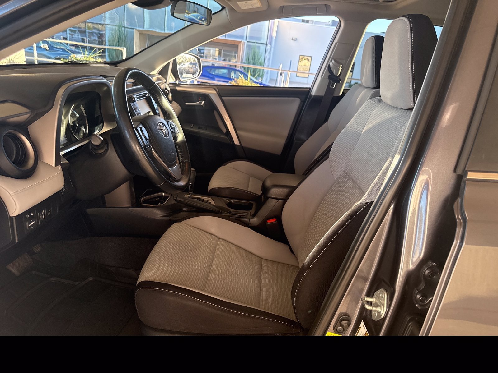 Used 2018 Toyota RAV4 XLE w/ Plus Extra Value Package AWD/4WD image 10