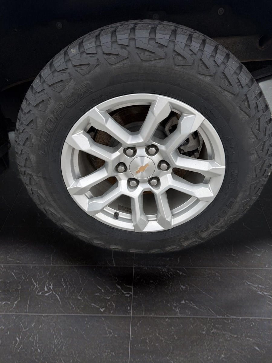 Used 2025 Chevrolet Silverado 1500 LT AWD/4WD image 20