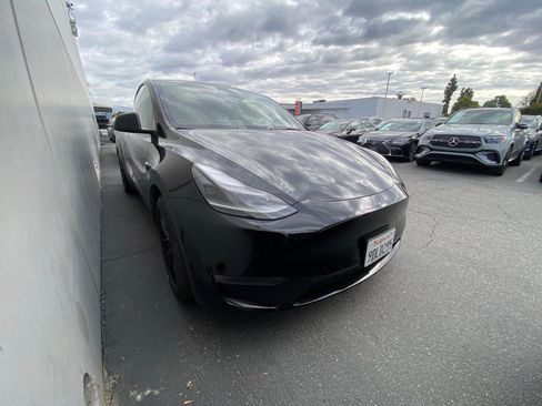 Used 2022 Tesla Model Y Performance AWD/4WD image 2