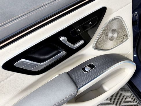 Used 2022 Mercedes-Benz EQS 580 4MATIC Sedan image 33