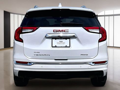 Used 2023 GMC Terrain Denali w/ Denali Premium Package AWD/4WD image 4