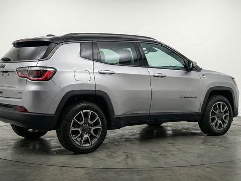 Used 2025 Jeep Compass Trailhawk w/ Trailer Tow Group AWD/4WD image 9