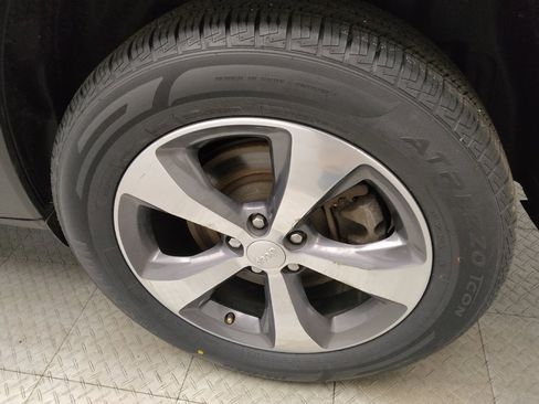 Used 2019 Jeep Cherokee Limited AWD/4WD image 31