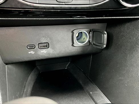 Used 2024 Buick Encore GX Sport Touring AWD/4WD image 32