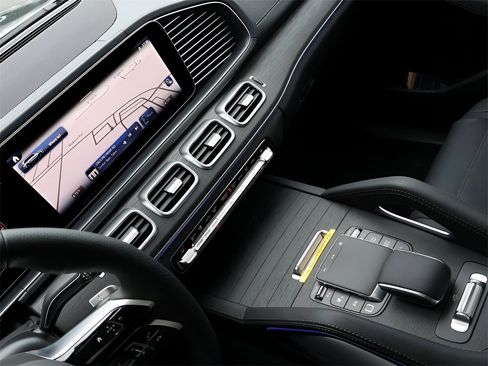 Certified 2025 Mercedes-Benz GLS 450 4MATIC image 23