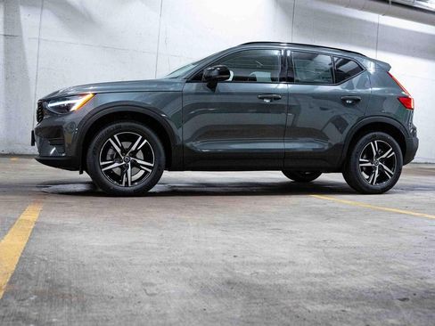New 2026 Volvo XC40 B5 Core AWD/4WD image 3