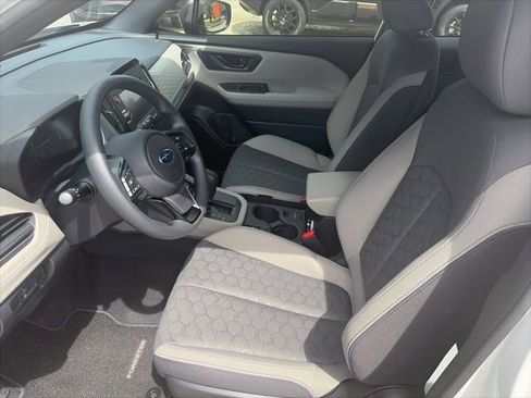 Used 2025 Subaru Forester AWD/4WD image 4