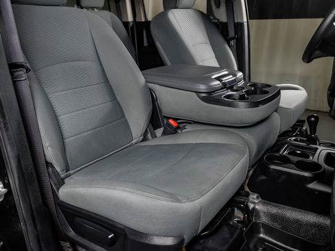 Used 2018 RAM 2500 Tradesman w/ Chrome Appearance Group AWD/4WD image 29