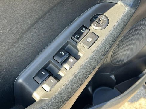 Used 2017 Kia Forte LX image 16